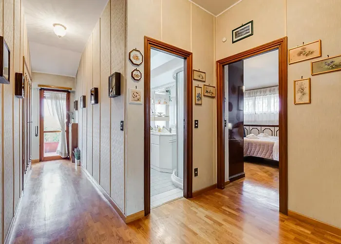 The Elegant Penthouse - Ampio Attico Con Posto Auto Apartment Rom