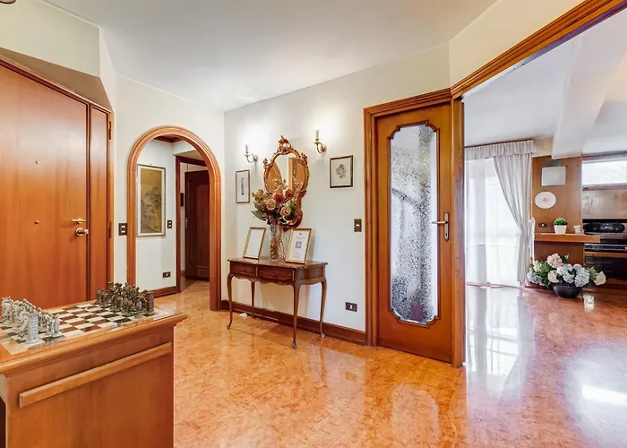 Apartment The Elegant Penthouse - Ampio Attico Con Posto Auto Rom