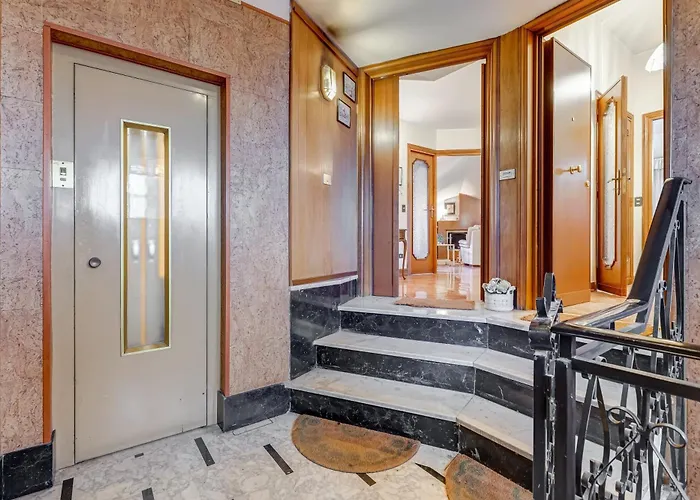 The Elegant Penthouse - Ampio Attico Con Posto Auto Apartment Rom