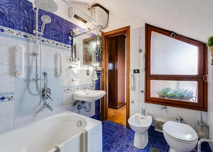 The Elegant Penthouse - Ampio Attico Con Posto Auto Apartment Rom